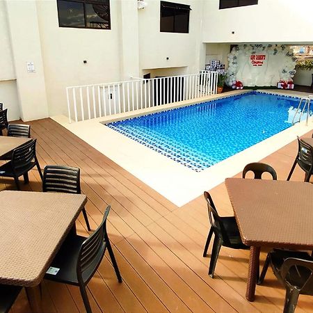 Rudolfo Suites Рохас Сити Екстериор снимка