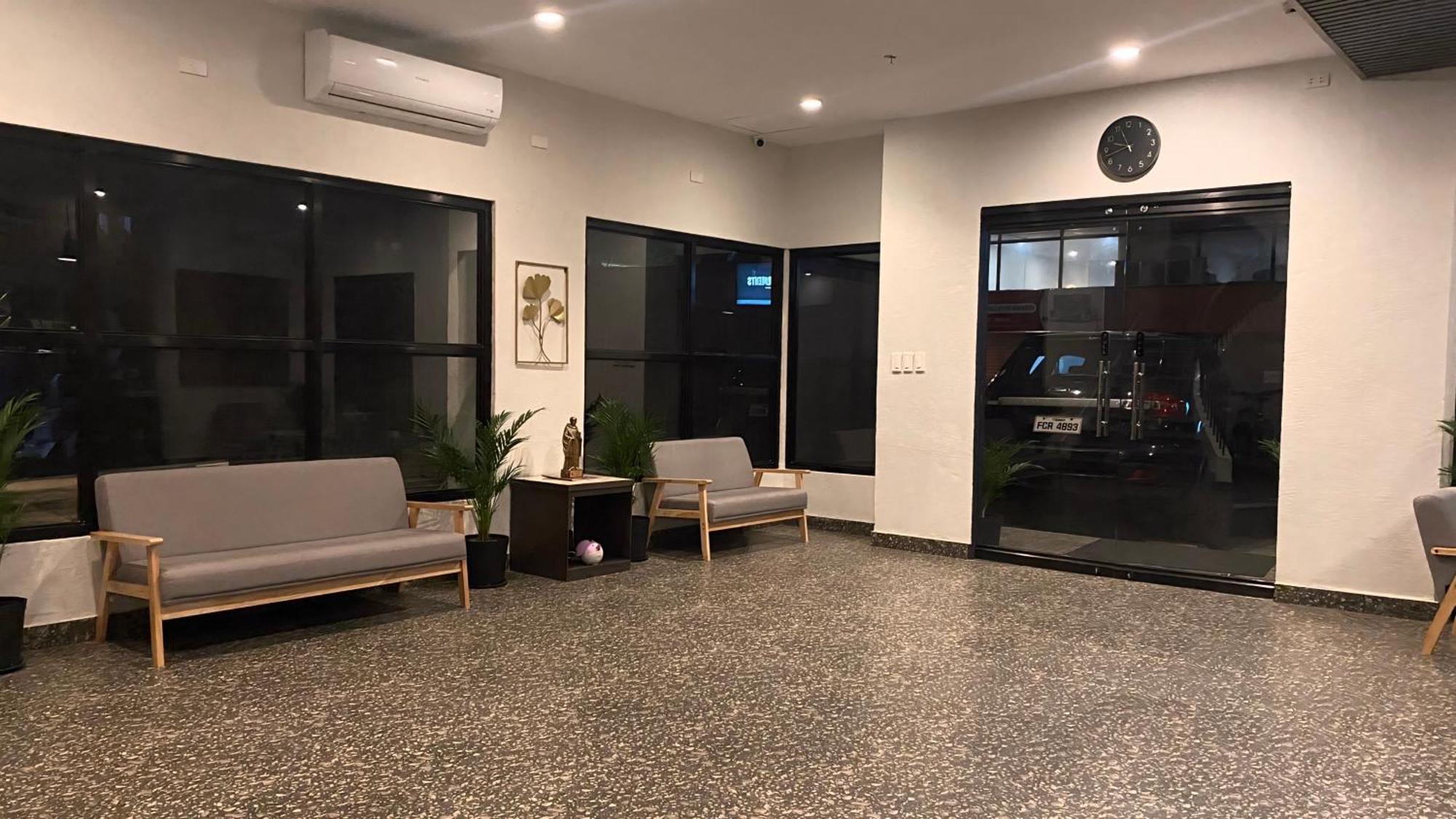 Rudolfo Suites Рохас Сити Екстериор снимка