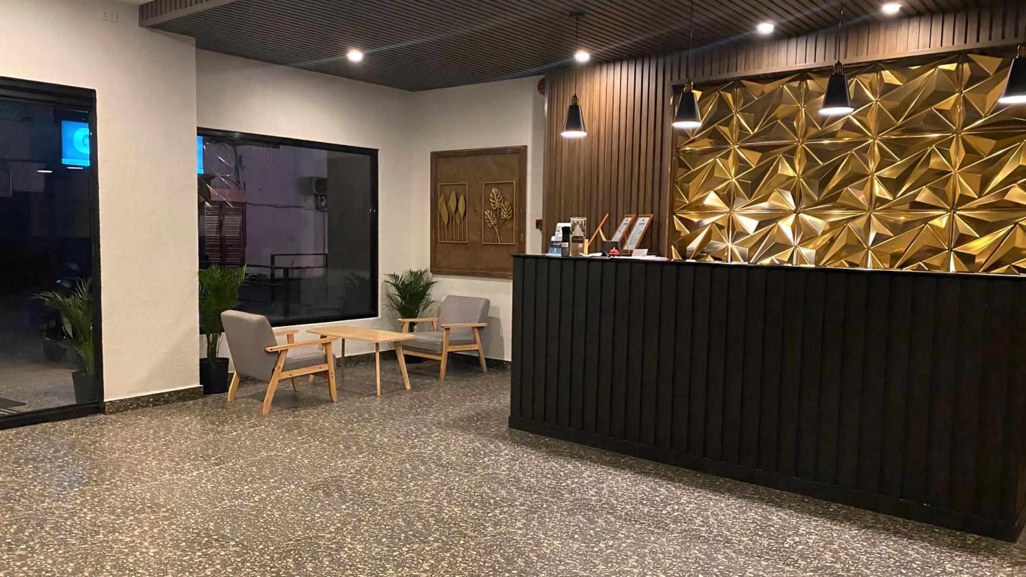 Rudolfo Suites Рохас Сити Екстериор снимка