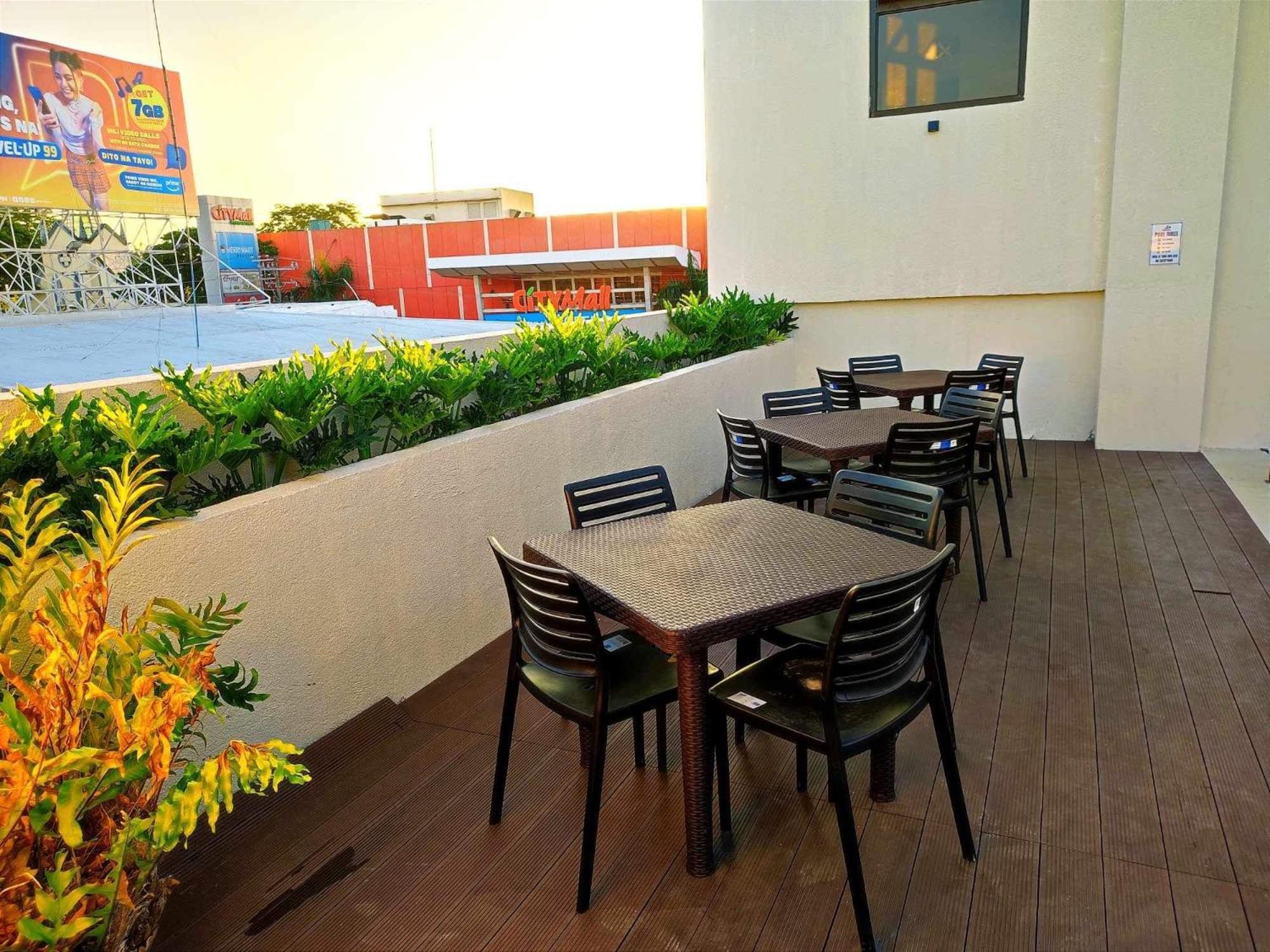 Rudolfo Suites Рохас Сити Екстериор снимка