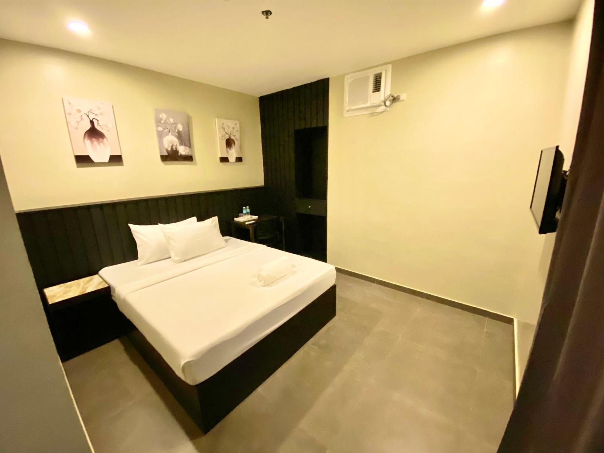Rudolfo Suites Рохас Сити Екстериор снимка