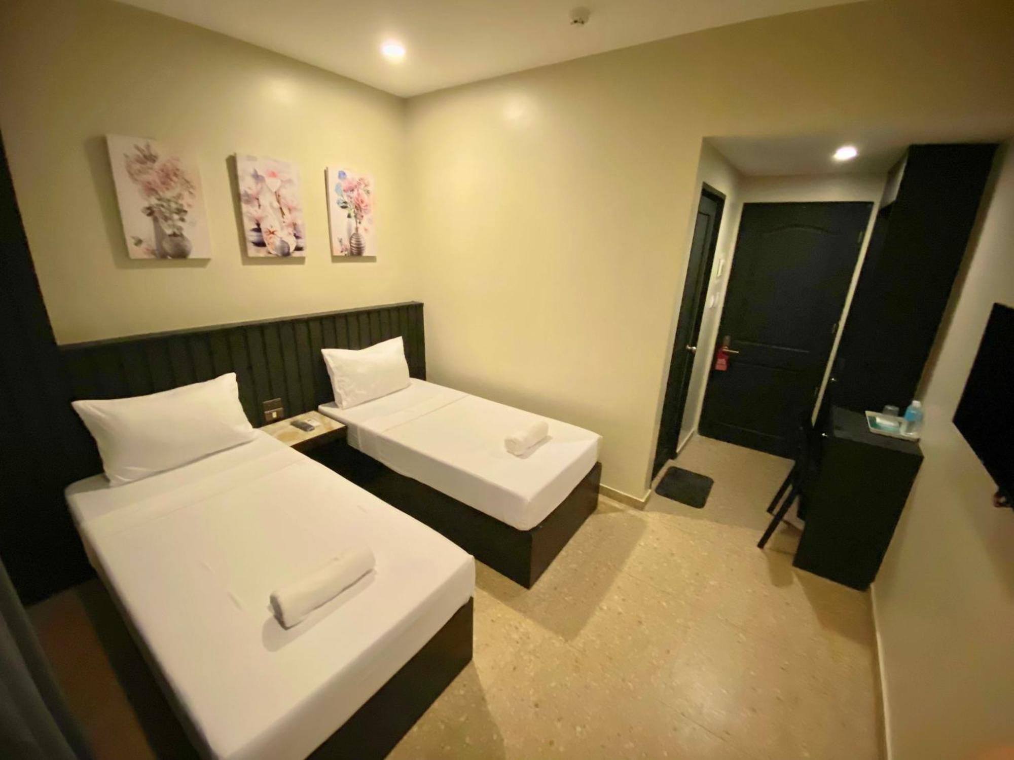 Rudolfo Suites Рохас Сити Екстериор снимка