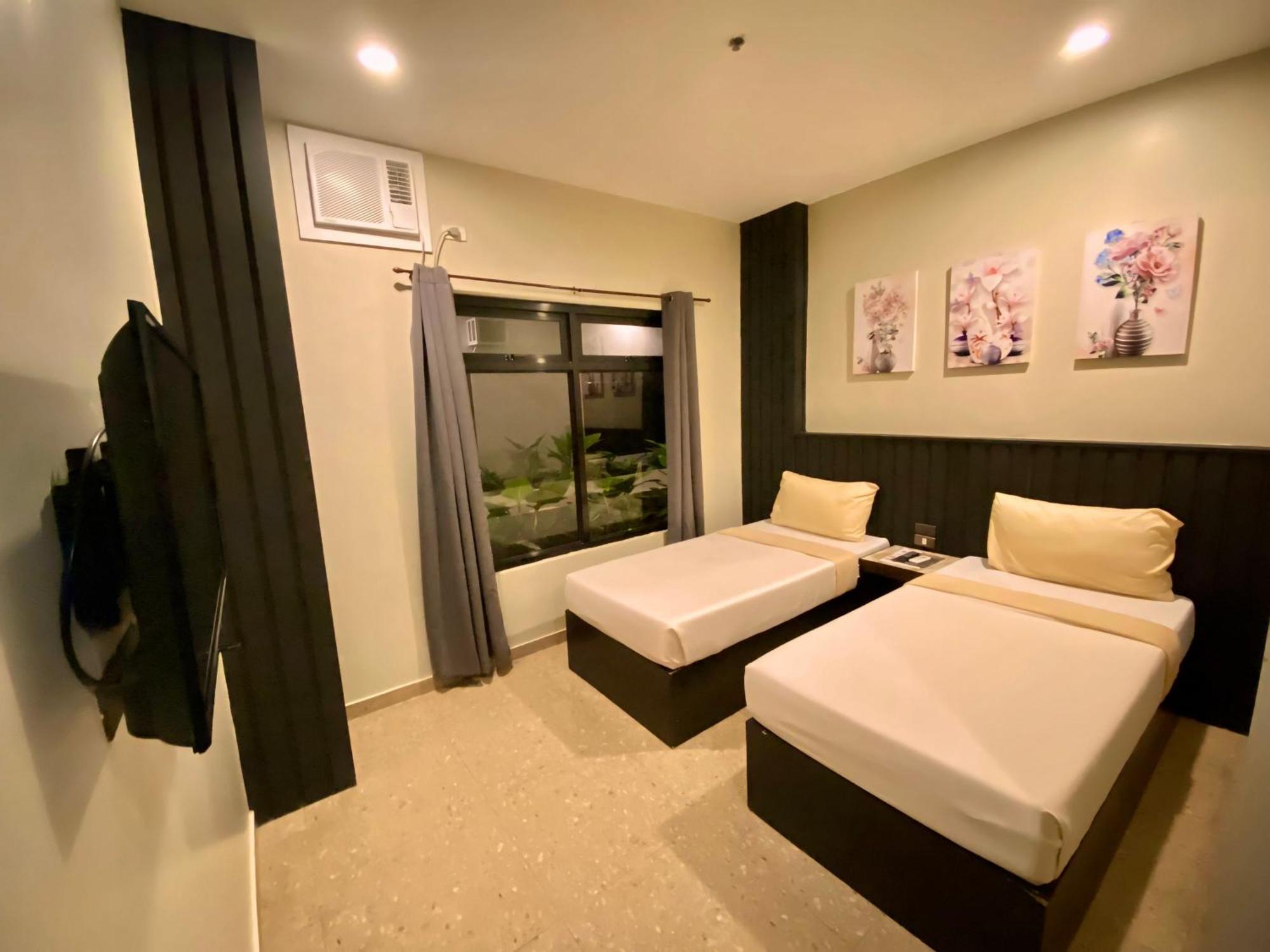 Rudolfo Suites Рохас Сити Екстериор снимка