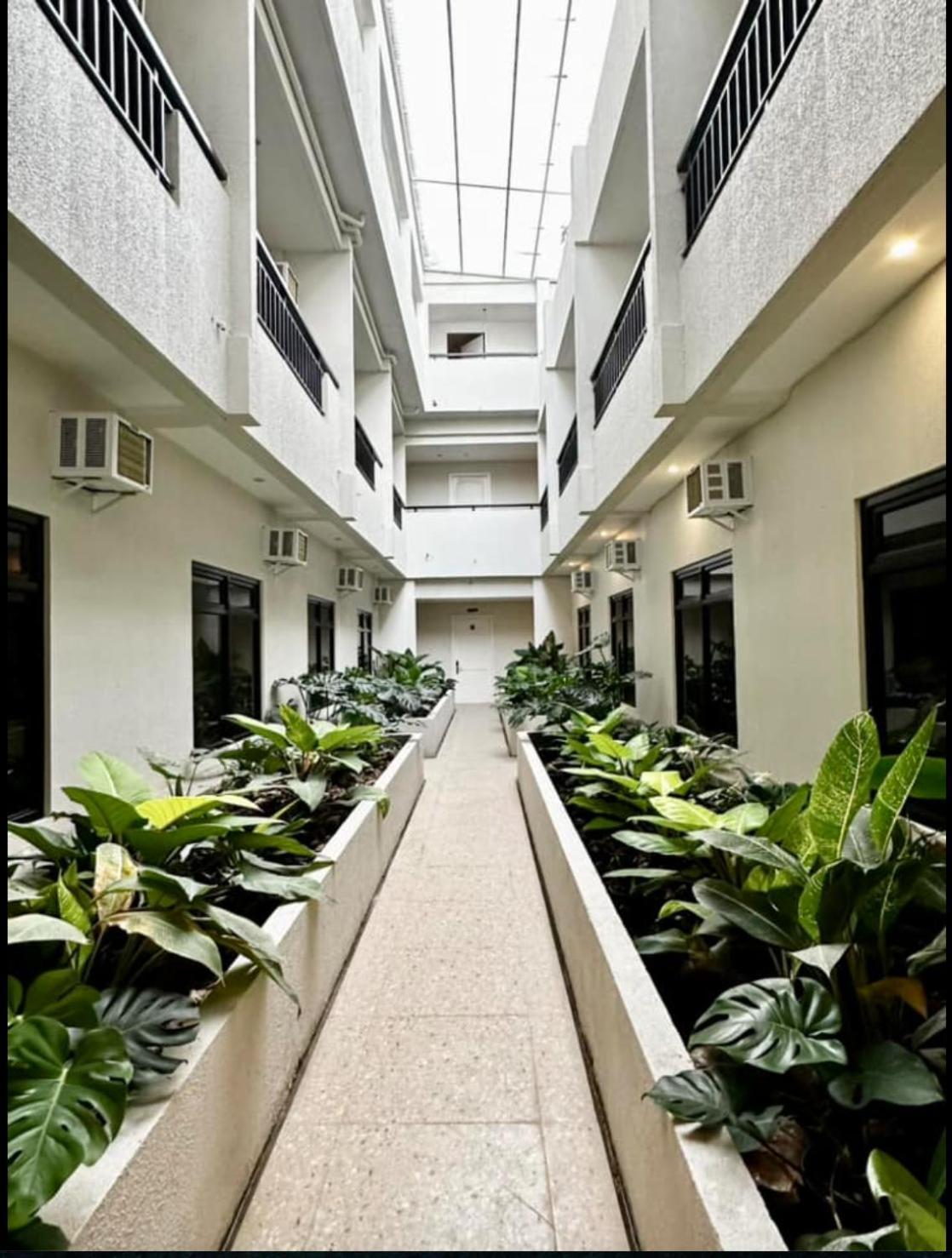 Rudolfo Suites Рохас Сити Екстериор снимка